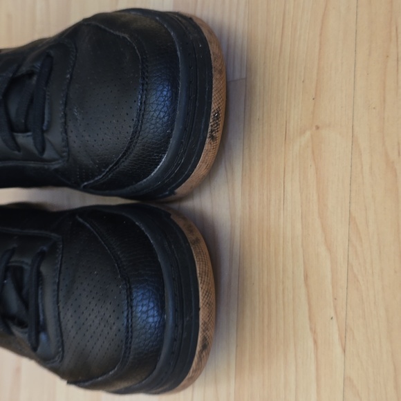 Levi's Miles Black Sneakers Classic Low-Top Design Size 10.5 - Picture 4 of 9